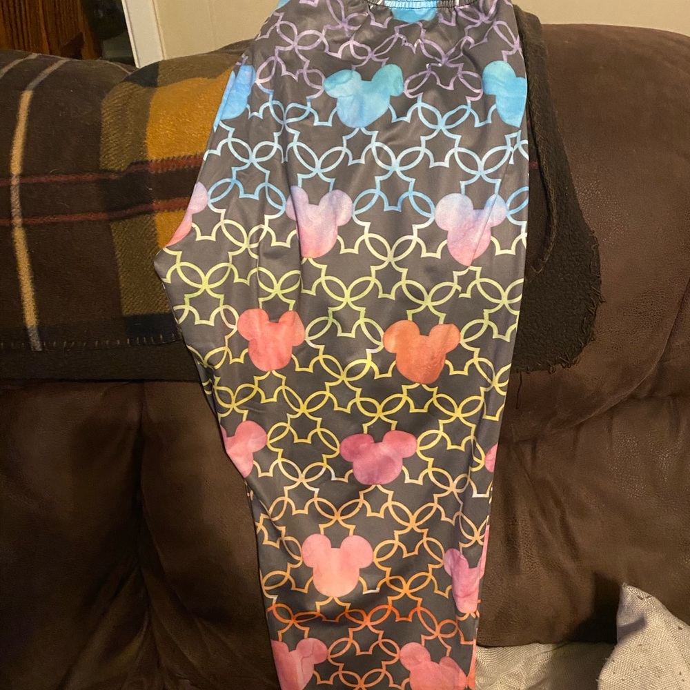 Multi color ombré Mickey capri leggings
